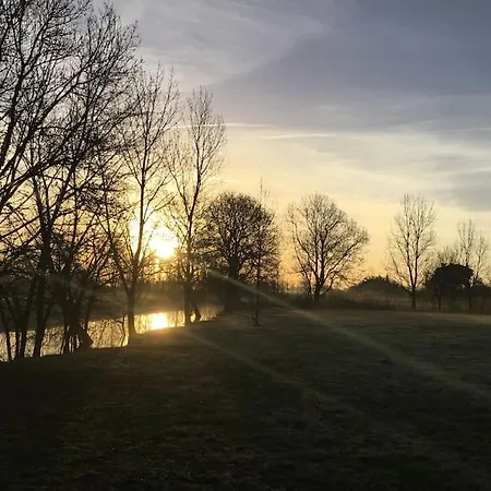 Casa vacanze Les Bourrines Du Marais, Le Bourrineau Sallertaine
