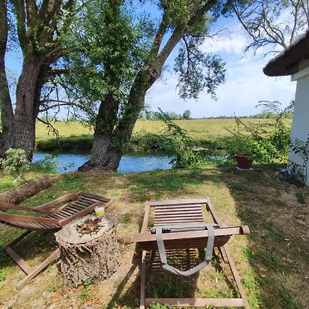 Hébergement de vacances Les Bourrines Du Marais, Le Bourrineau